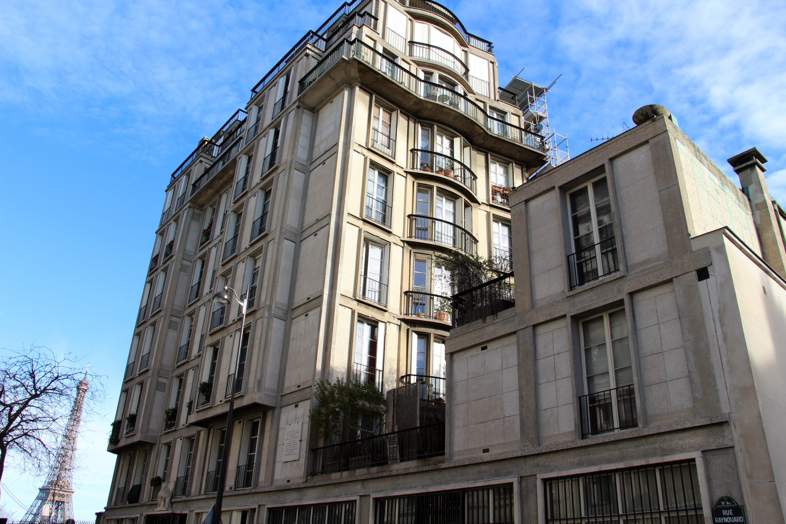55 rue Raynouard building façade
